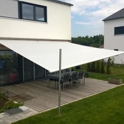 Markise über Terrasse: Außenbereich für geselliges Beisammensein